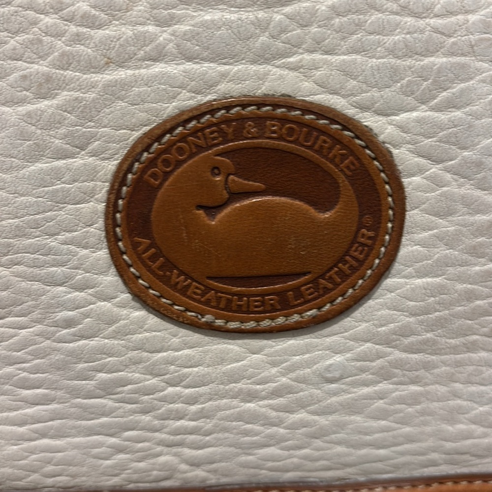 Vintage Dooney and Burke White and Brown Leather Shoulder Bag - Picture 6 of 9